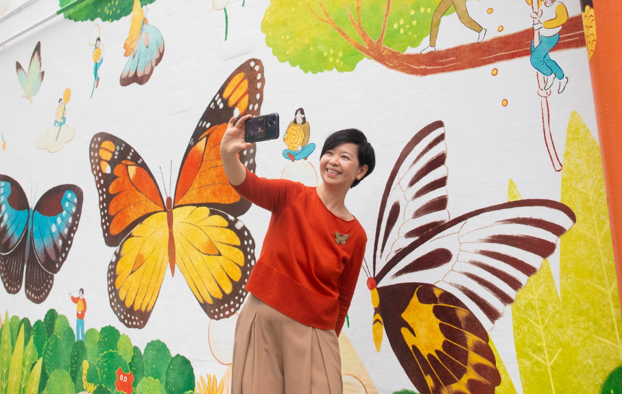 房屋局局長何永賢表示，屯門蝴蝶邨是第10條作外牆粉飾、改善設施及環境的屋邨之一。(何永賢fb)