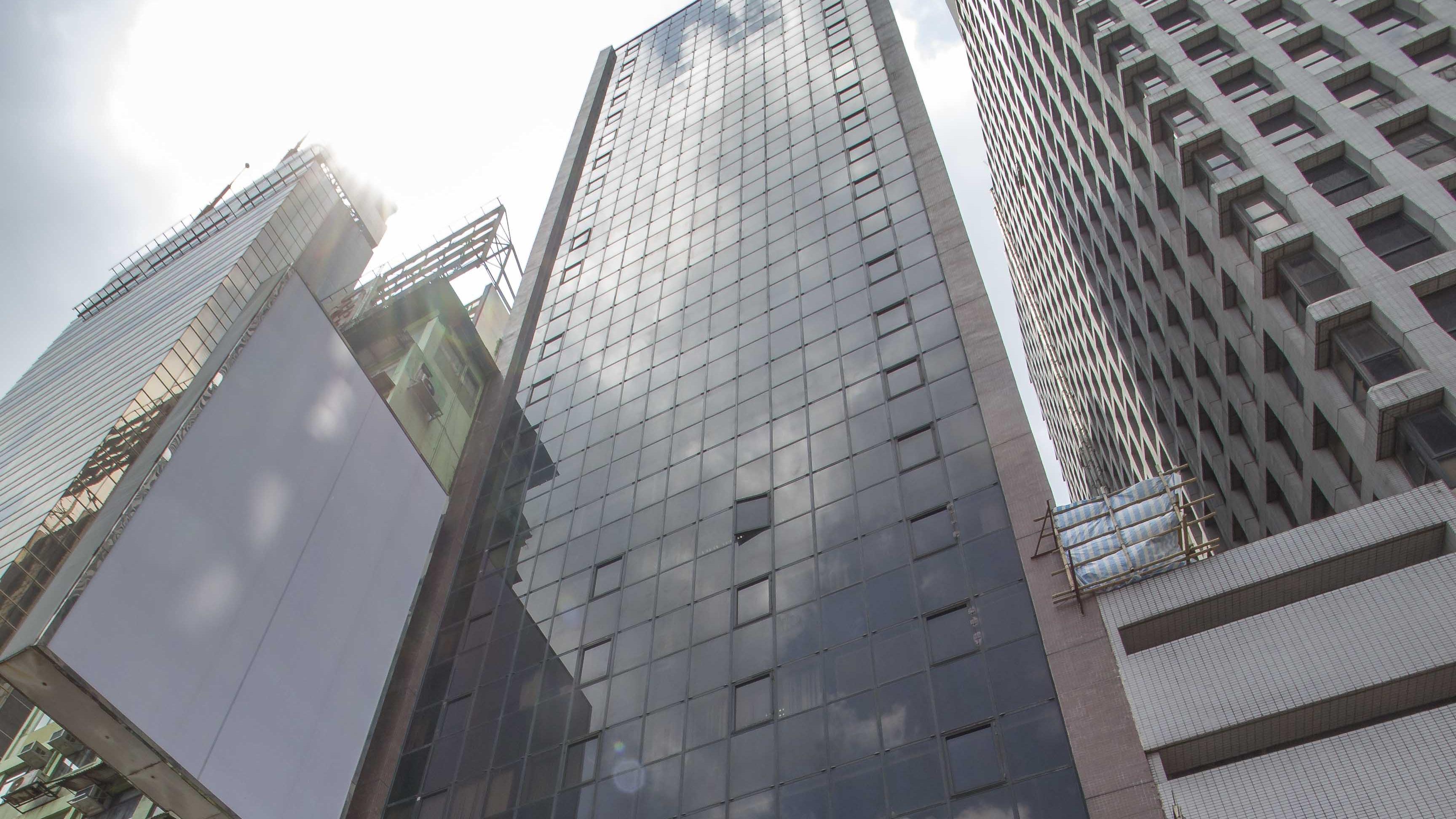 灣仔信和財務大廈低層全層戶放售，意向價約2,897.5萬元，平均呎價約9,500元。