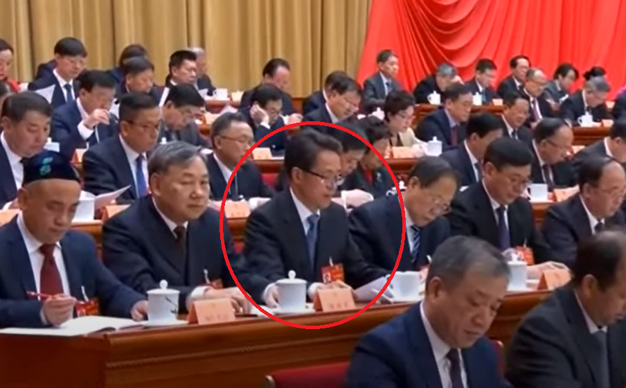 直播畫面可見剛被免去全國政協副秘書長職務的前港澳辦主任張曉明有出席開幕式，並在主席台第五排就坐。