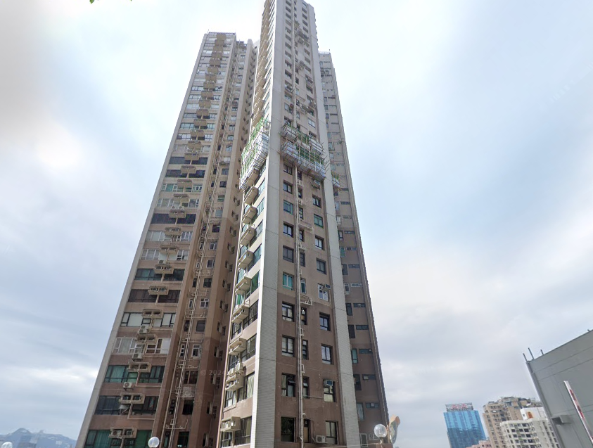 北角半山海景台低層煙花海景套三房，最新以1,400萬元連車位易手，造價創近年新低之餘，原業主亦蝕使費離場。