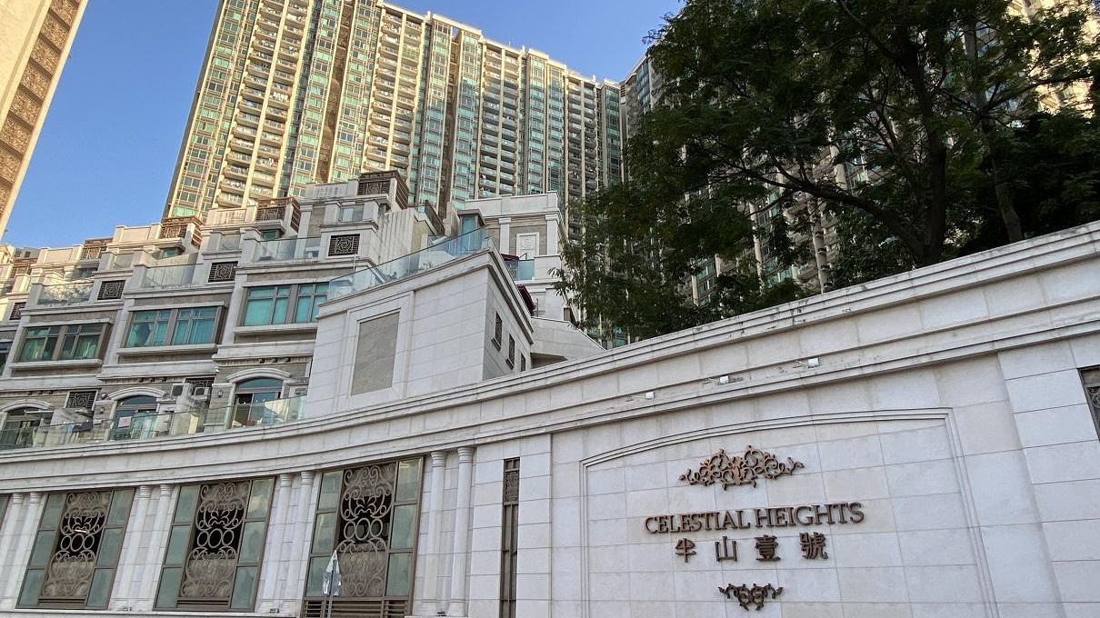 佐丹奴主席兼行政總裁劉國權斥4,525萬元，購何文田半山壹號四房雙套戶，呎價近2.3萬元。