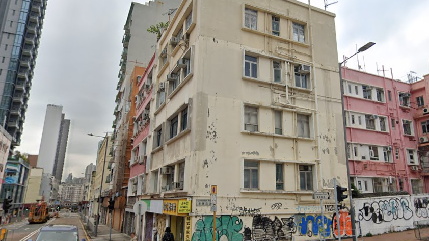 原由鄧成波家族持有的九龍城全幢舊樓，消息指最新獲內地買家以3,700萬元承接，成交價較兩年前意向價下跌六成。(網上截圖)