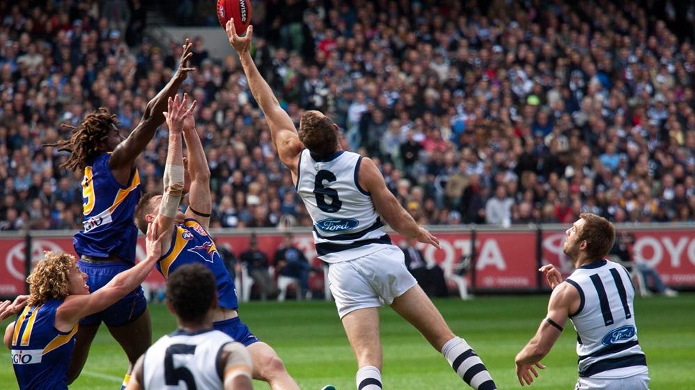 澳式足球是澳洲最受歡迎的運動。(網上圖片)