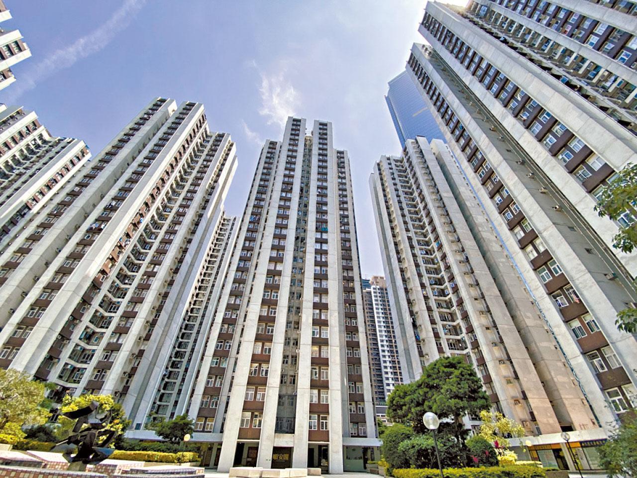 太古城本月累錄15宗二手成交，較上月全月宗數多4宗，平均實用呎價約15,100元。