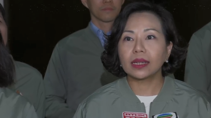 麥美娟指王靈桂肯定民政專員的地區治理工作。