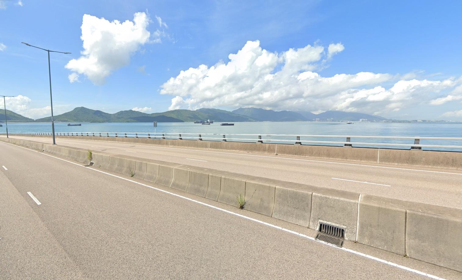 青山公路海面人形物體漂浮 巴士乘客發現報警