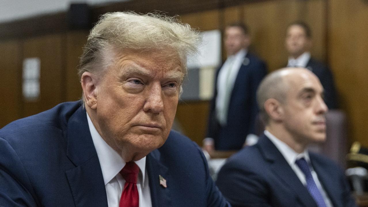 特朗普到紐約法院出庭，成美國史上首名受刑事審訊前總統。 (AP)