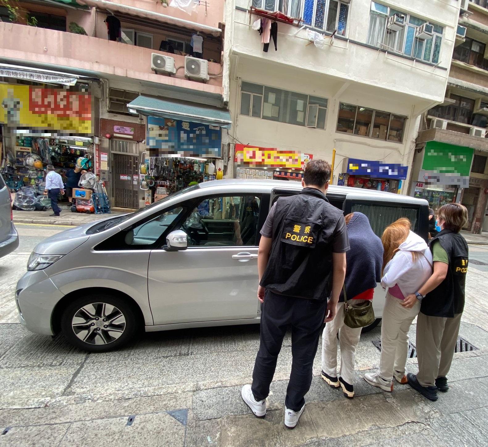 警灣仔搗賣淫場所拘3男女　檢按摩油床單毛巾等