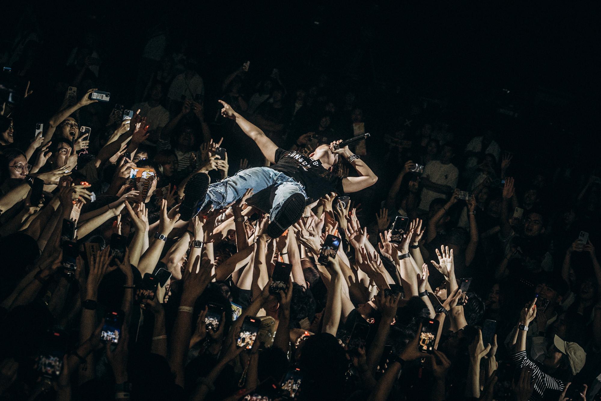 ToNick九展開騷Ryan回港合體 樂迷「傳送」恆仔環繞台邊一圈