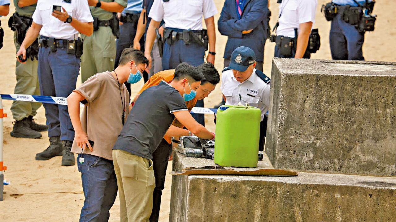 荃灣泳灘現可疑包裹 懷疑為可卡因 黑市值800萬元