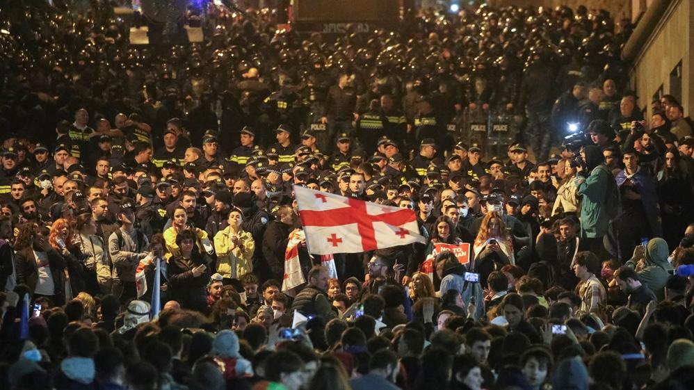 格魯吉亞示威要求撤回有關反外國影響力的法案。(路透社)