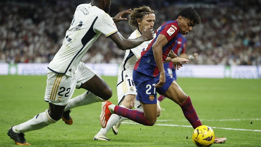 巴塞新星耶馬爾的一次被判未入的射門成比賽爭議。(路透社)