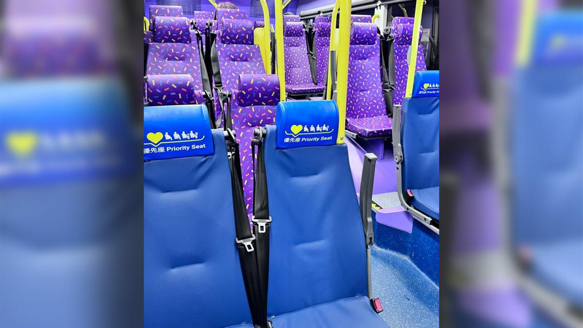 有城巴的優先座由只是椅墊為紅色，轉為整張座椅藍色。(網民Peter KT Li@FB群組「是日快快-巴士即日相」)