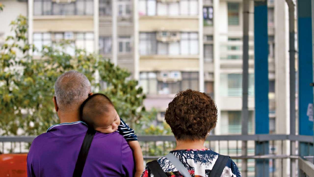 調查：港人退休支出每月達1.5萬　「銀髮族」每月大灣區消費約1350元人民幣