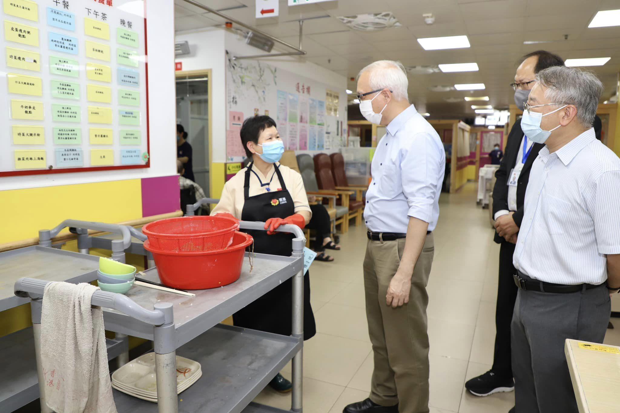 垃圾徵費｜ 「先行先試」計劃今起展開  謝展寰到院舍了解首日試行情況