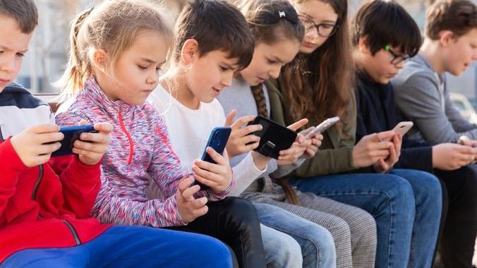  青少年活躍使用社交媒體易出現抑鬱症？ 專家曝「1因素」是影響關鍵