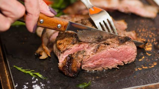 怕大腸癌所以唔食漢堡包或牛排？　專家提醒點食先係關鍵