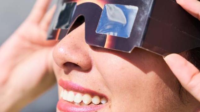 北美日食「眼睛受傷」網路搜尋量激增　直視太陽常有3傷害應做好眼睛防護