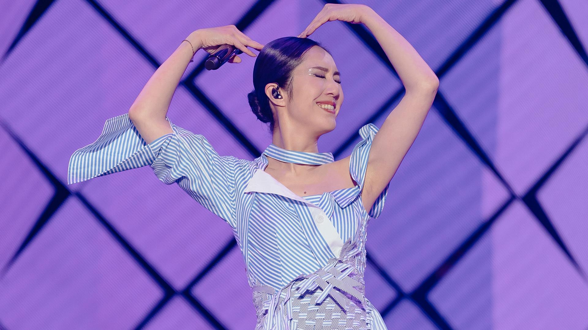 楊千嬅成都開騷全程廣東歌 人生重來依然選擇做歌手