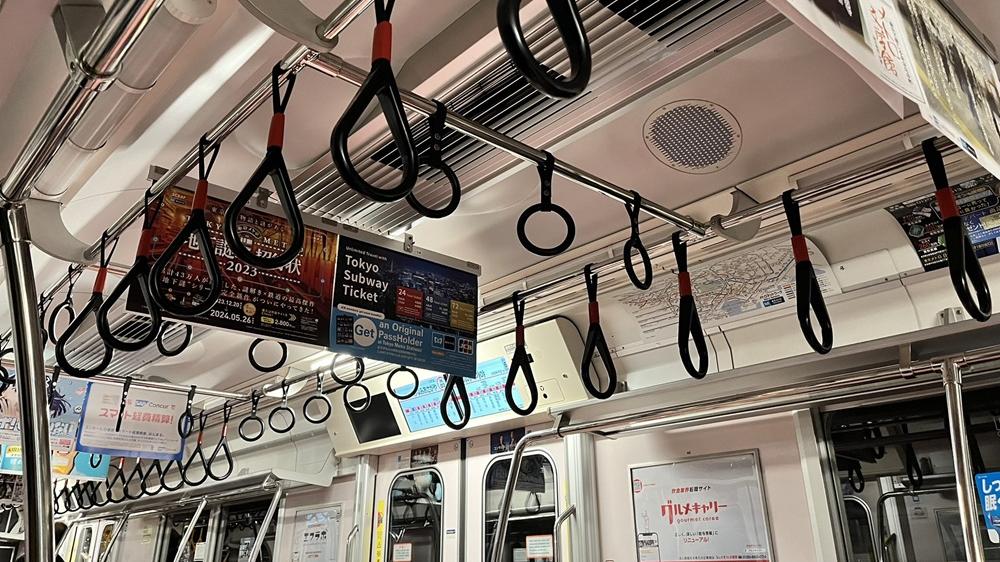 東京地鐵下午一度停電。(X)