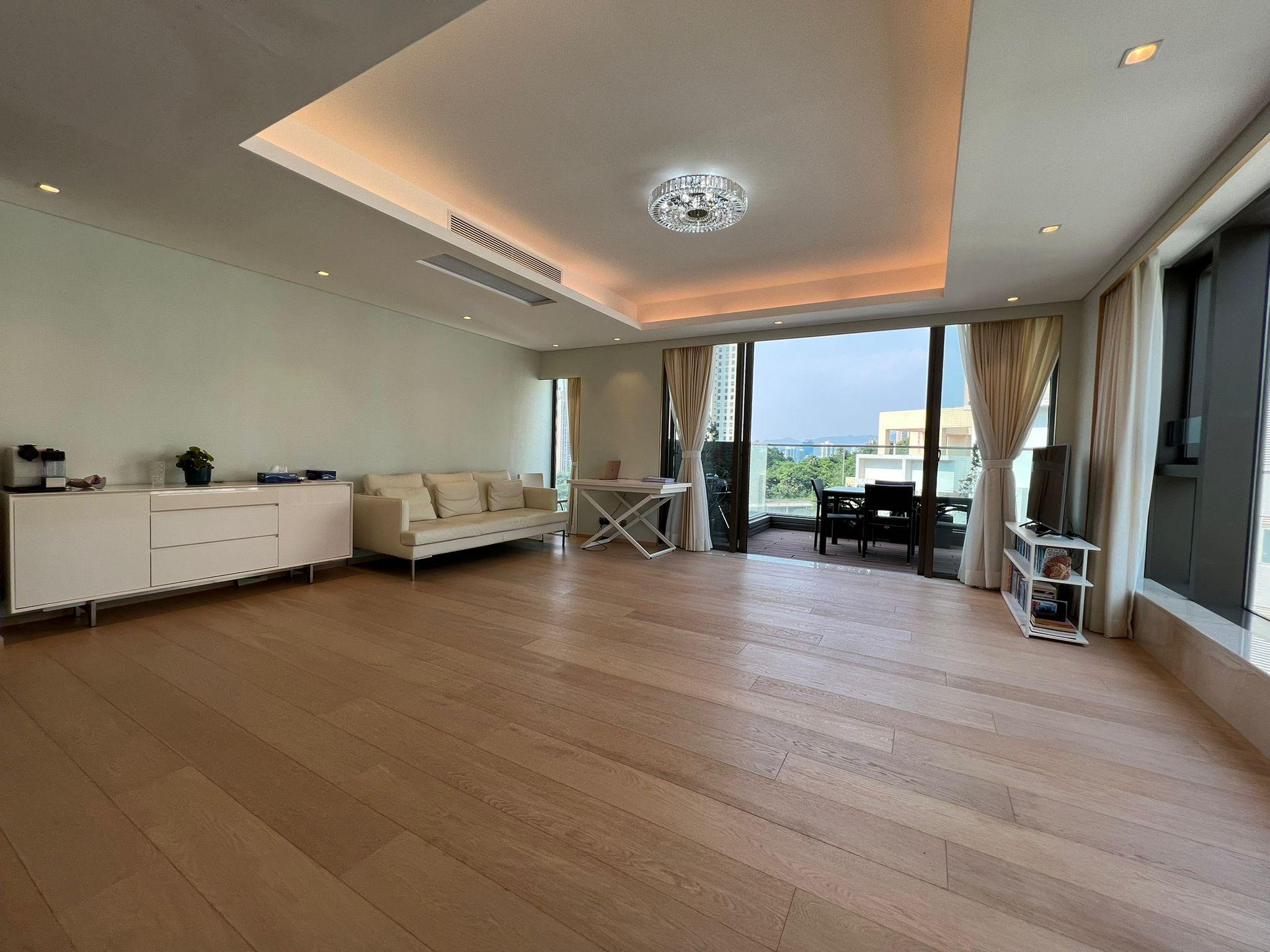 巨大客飯廳外接平台，空間寬敞。