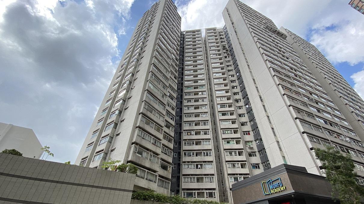 北角和富中心最新錄高層全維港海景套三房優質戶成交，呎價重上近1.7萬元水平。