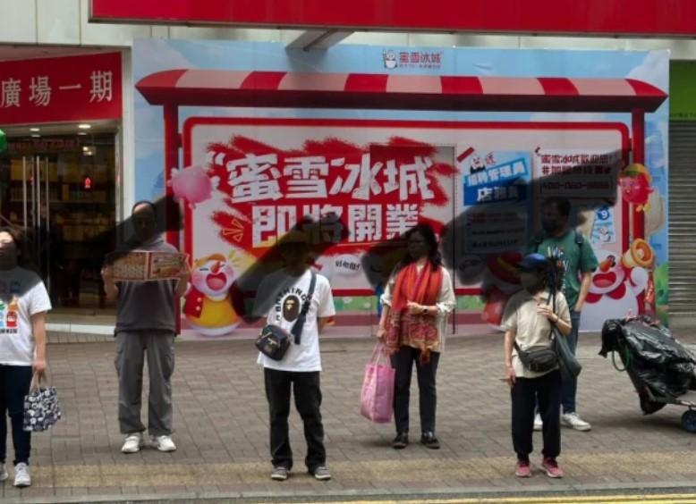蜜雪冰城｜銅鑼灣開第二分店，招聘廣告指月薪最高達2.2萬。(小紅書)
