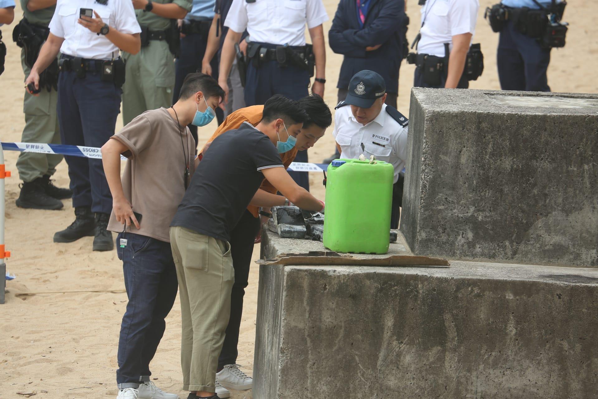 汀九麗都灣泳灘現可卡因，警方封鎖現場調查。
