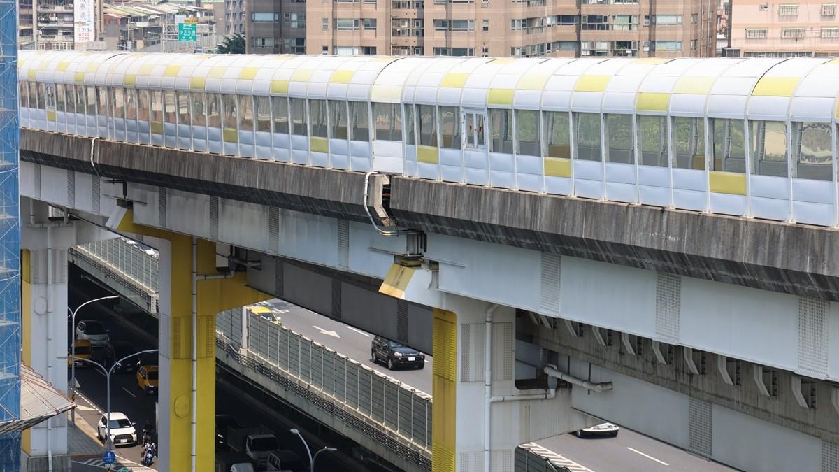 捷運新北環狀線箱梁橋因花蓮地震移位。(中通社)