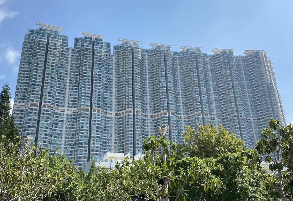 東涌藍天海岸套三房內園戶，原以每月2.45萬租出，因有買家願以888萬元承接，業主即果斷賠訂取消租約，大賺逾5球離場。