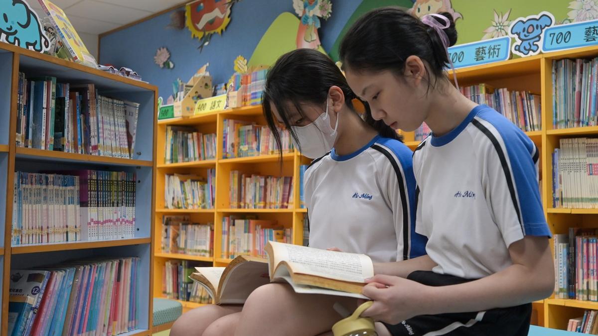 教育局今日舉辦「中小學聯校共讀半小時活動」。(中通社)