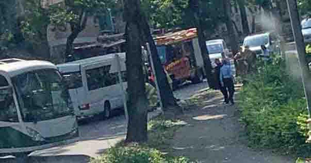 愉景灣68歲老婦遭校巴捲入車底昏迷　留醫1日不治