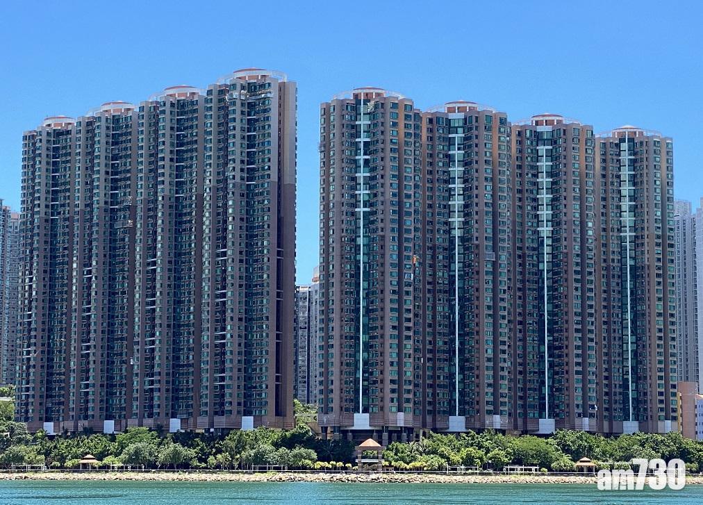 青衣灝景灣海景大單邊三房「樓王」，以1,095萬元易手，呎價約1.56萬元。 