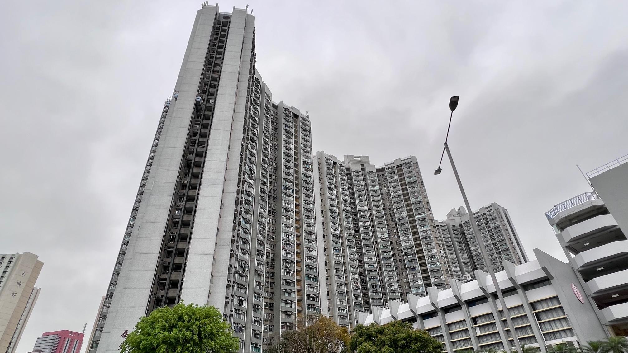 屯門建生邨兩房雅裝戶，獲同區白居二客追價6萬元，以206萬元承接，屬市價成交。