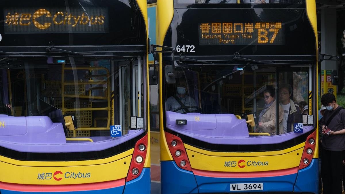 運輸署會審慎評估個別路線是否適宜推行分段收費。(資料圖片)