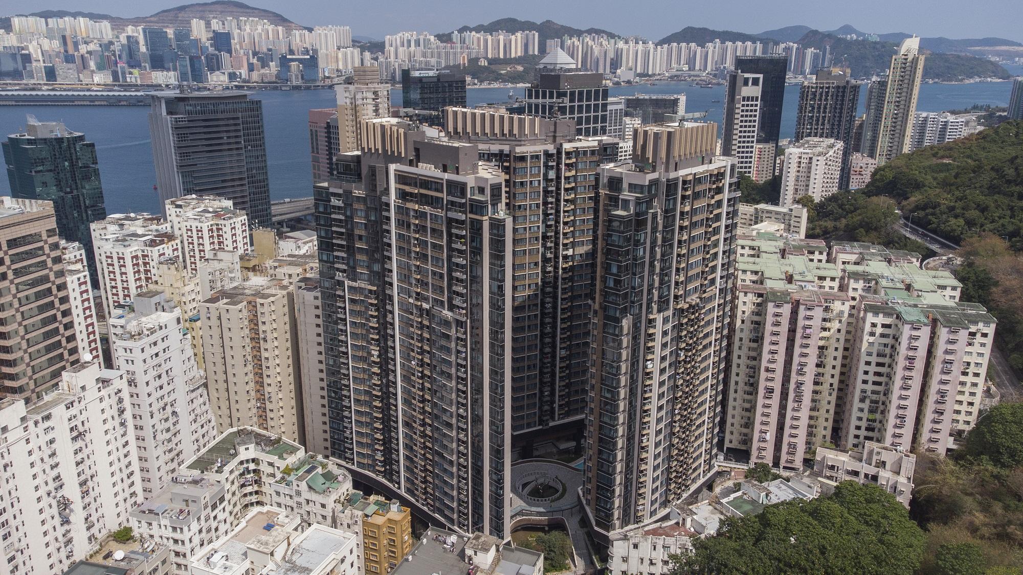 北角柏蔚山套三房銀主盤以1,700萬元易手，6年貶值25.8%。