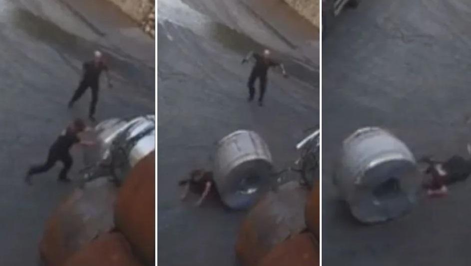 工人試圖阻擋巨大鋼片捲，慘遭活活輾斃。(互聯網)