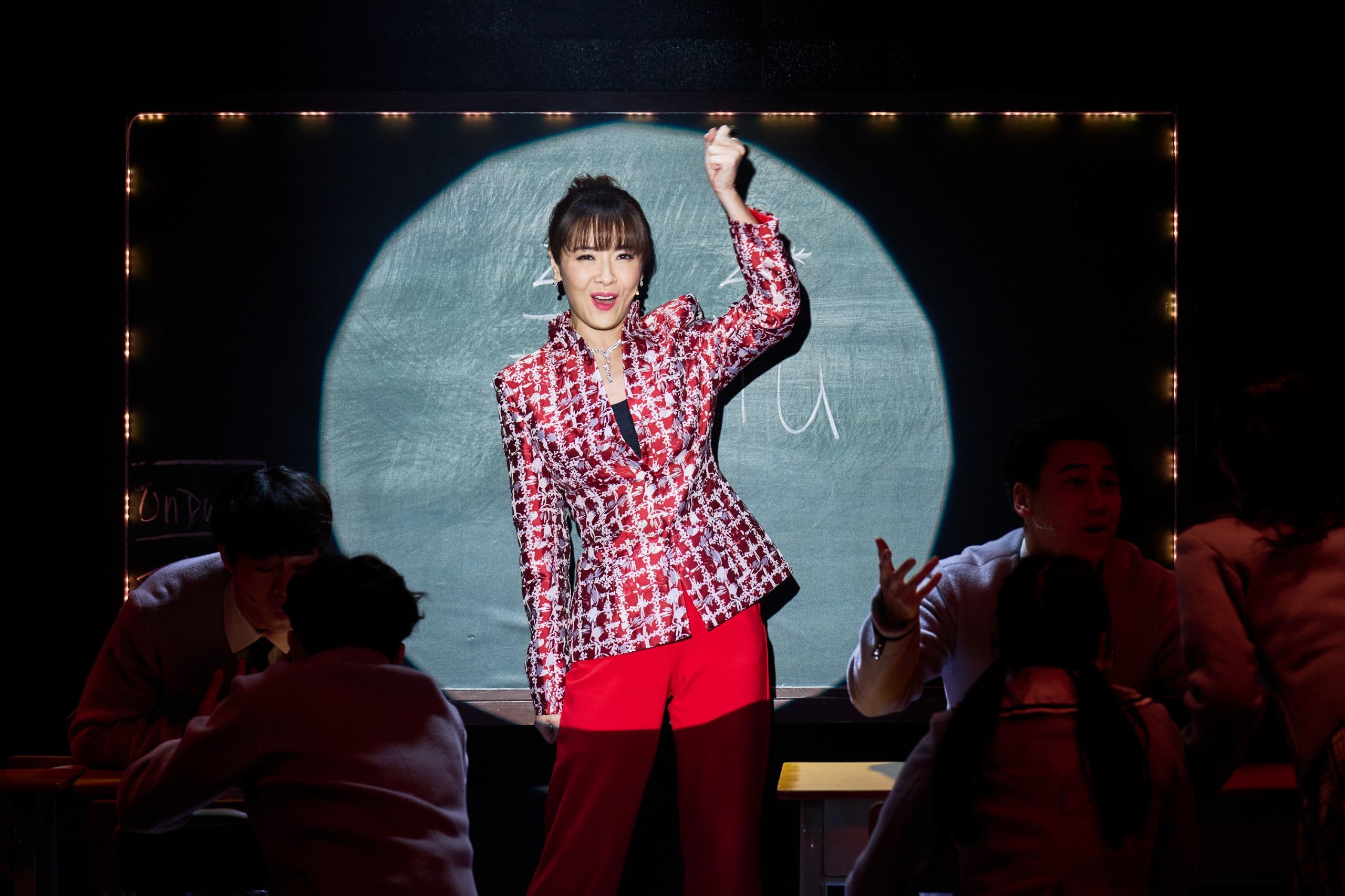 向海嵐踏出舒適圈演音樂劇《我們的青春日誌》載歌載舞挑戰演魔鬼校長 