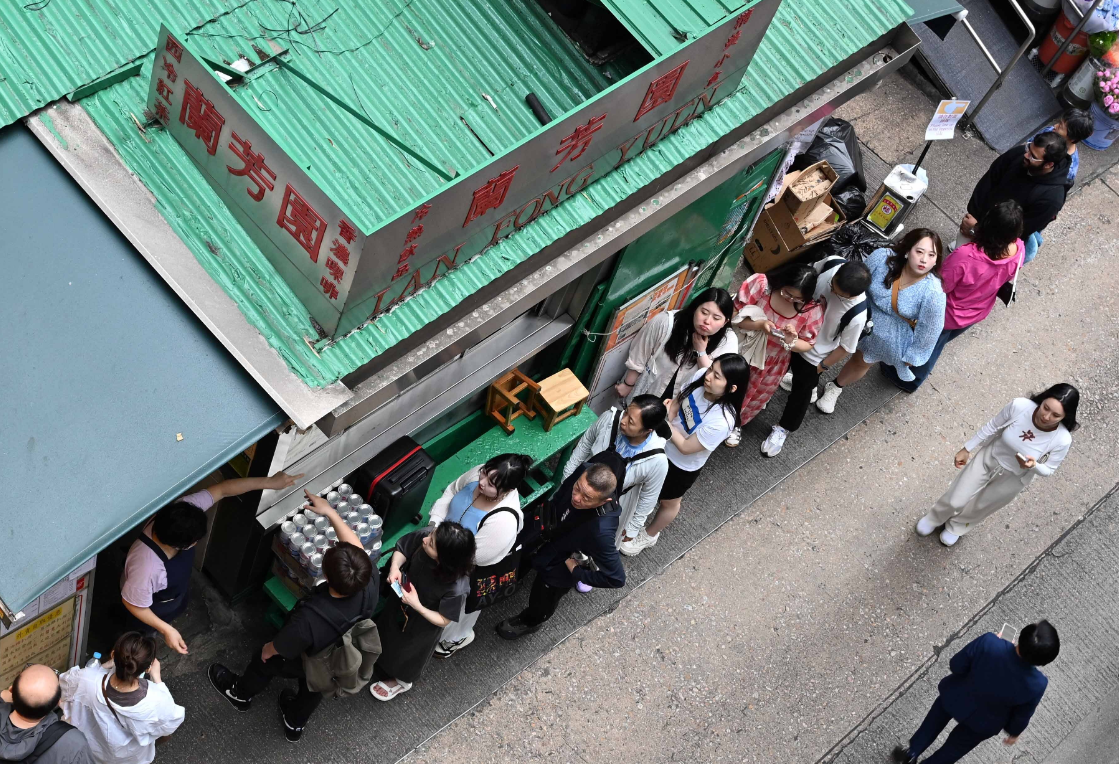 內地再開放多8個城市赴港澳自由行，協助港府提振經濟。(中通社)