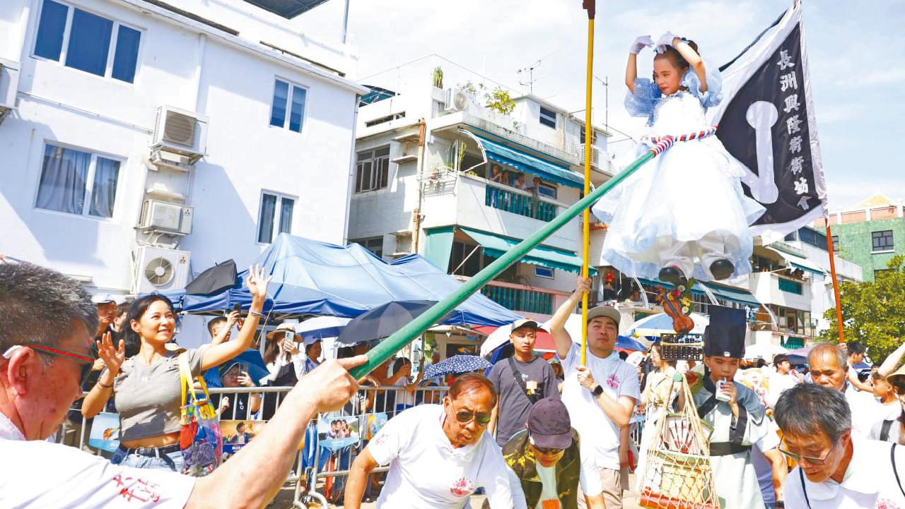 圖輯｜飄色巡遊