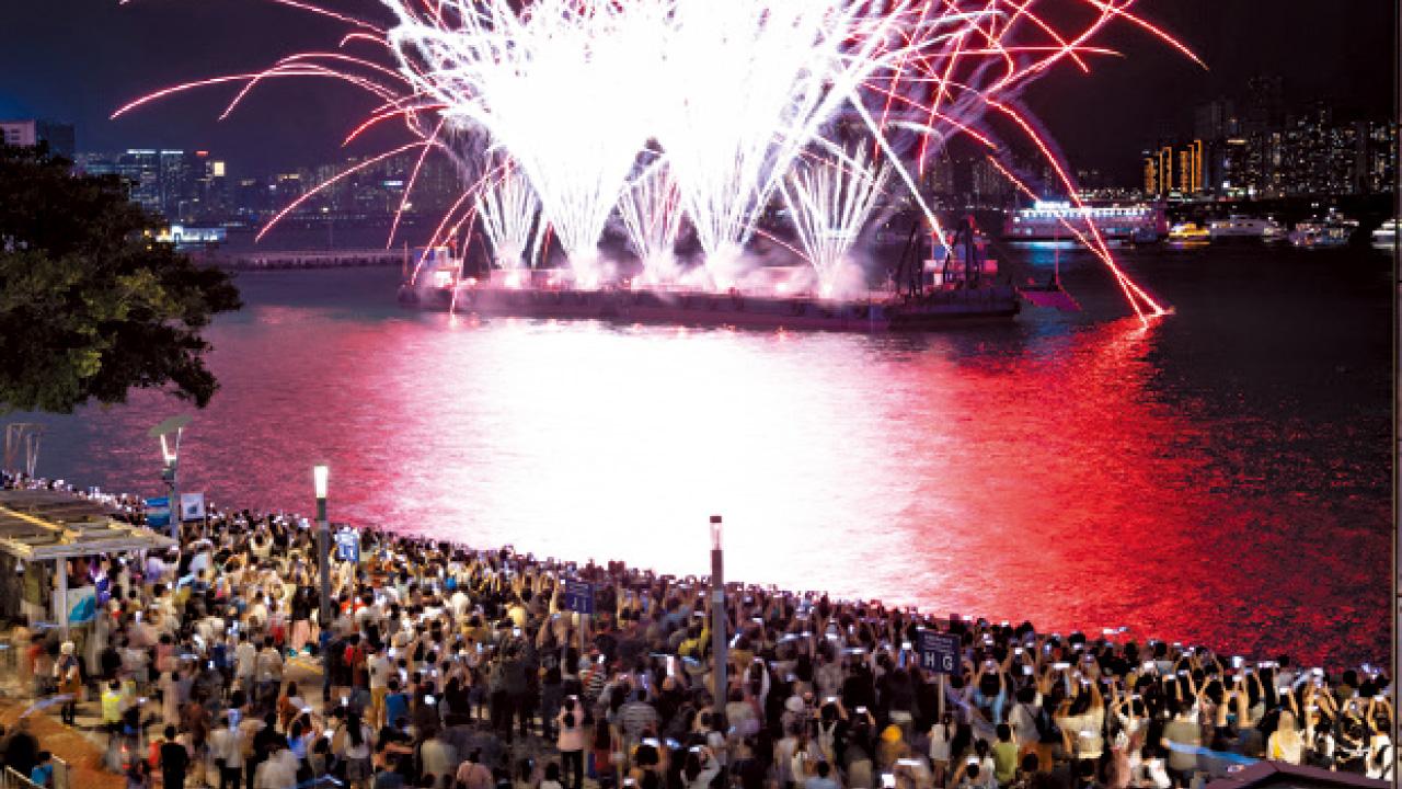 崔定邦對旅客為煙火來港喜出望外 黃金周首日18萬內地客入境