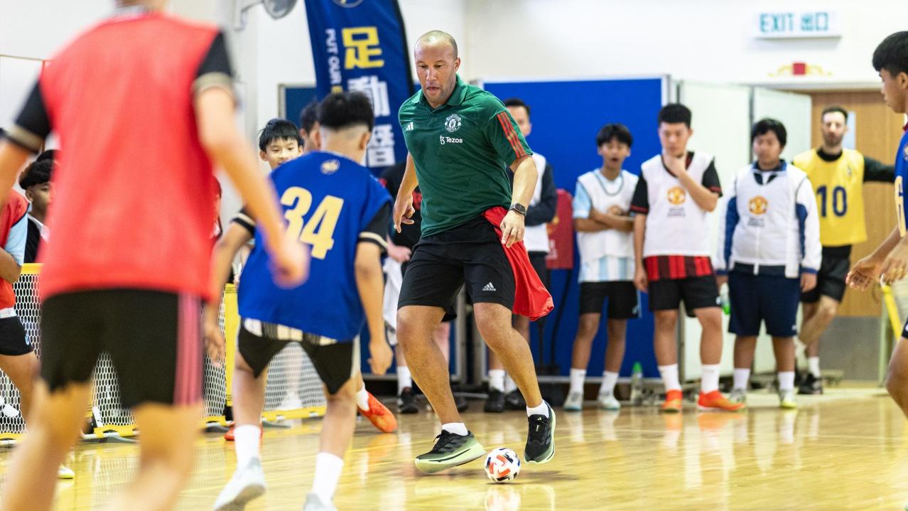 曼聯名宿施維斯達(Mikael Silvestre)訪港
