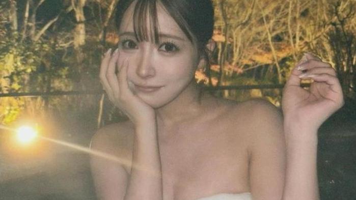 三上悠亞浸溫泉sell自家品牌服飾