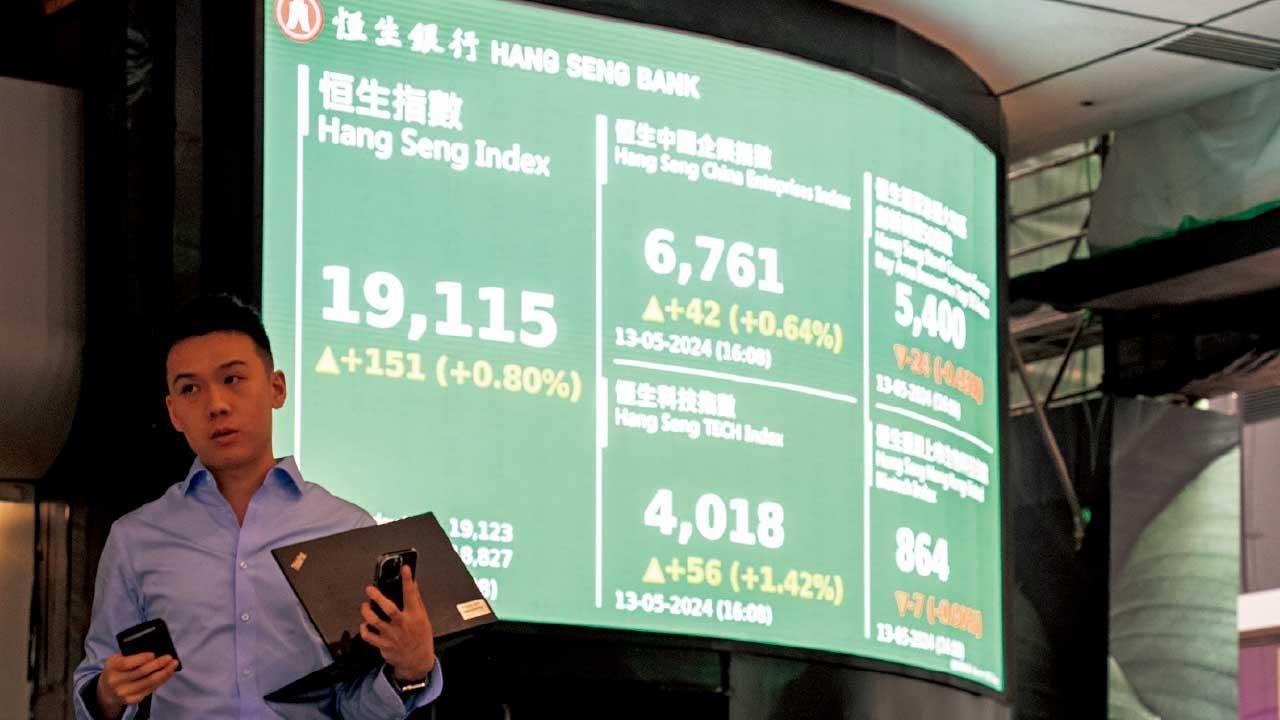 恒生指數今早段升至高位19598，十時後出現明顯回調 。(資料圖片)