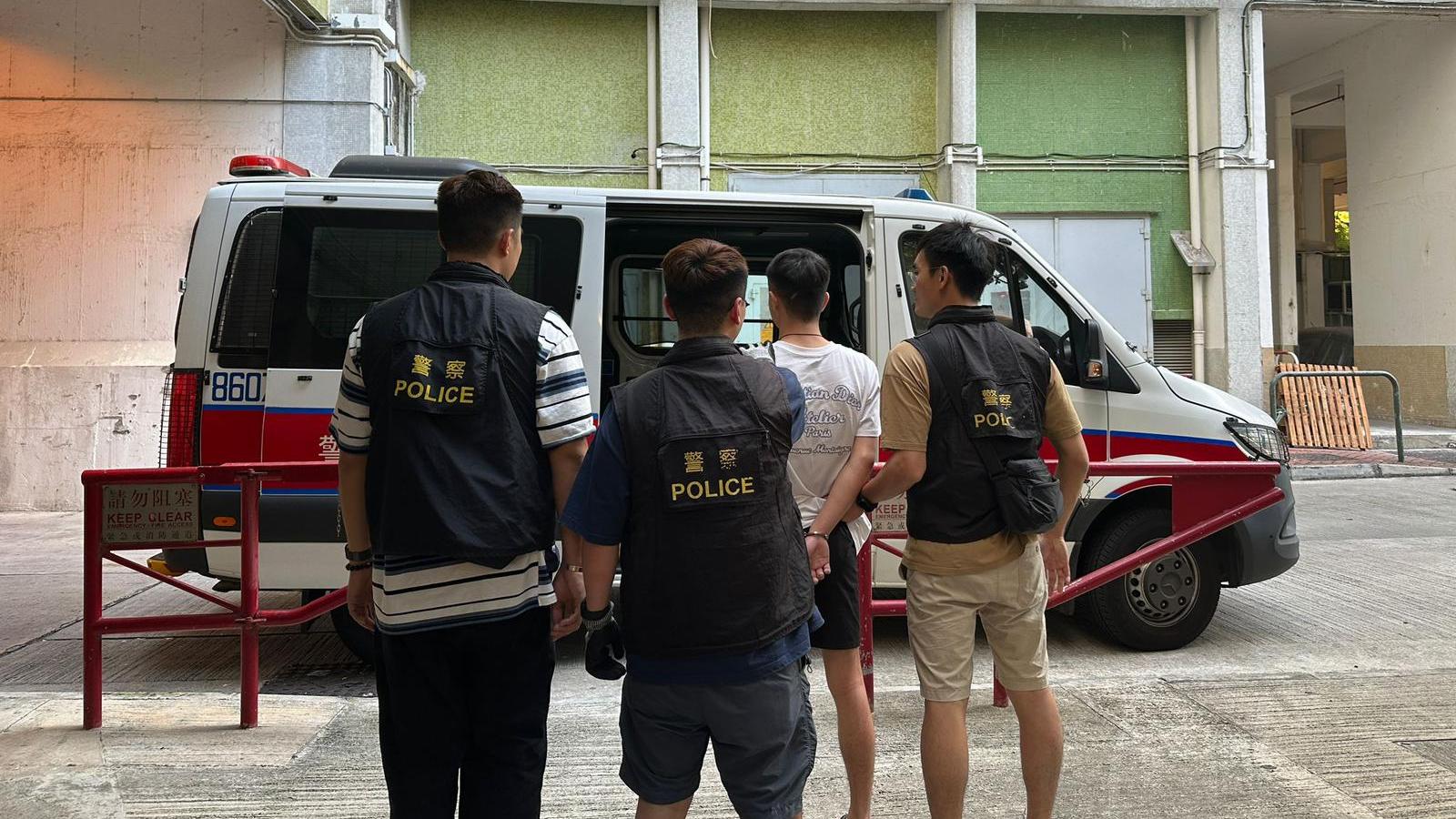 警拘22歲內地男。