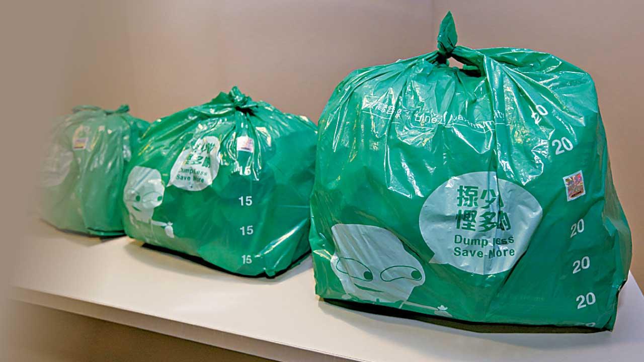 七成受訪者反對8月推行垃圾徵費 逾四成市民贊成擱置