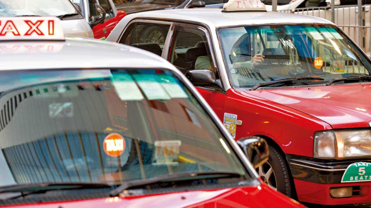 網傳放蛇打擊白牌車 網民反擊籲舉報違規的士 周國強：不贊成放蛇行為