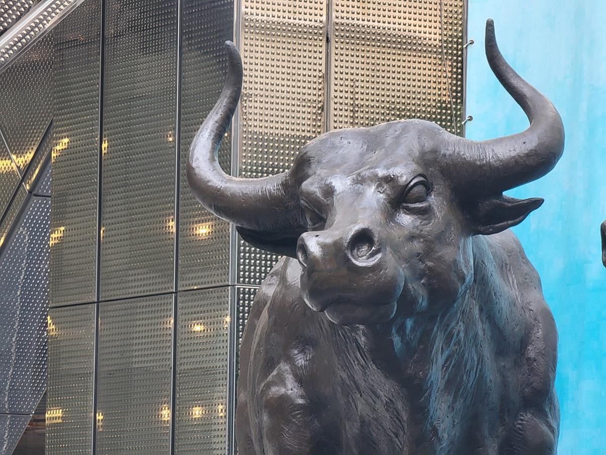 恒指連升四周 升穿19500點