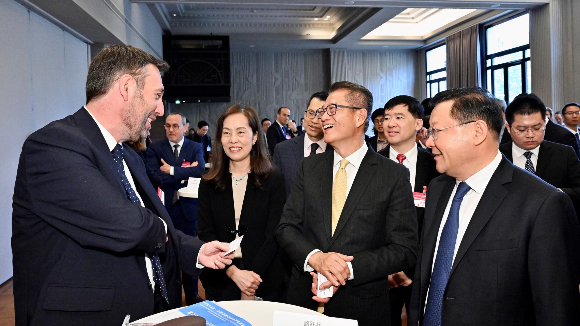 陳茂波出訪法國。