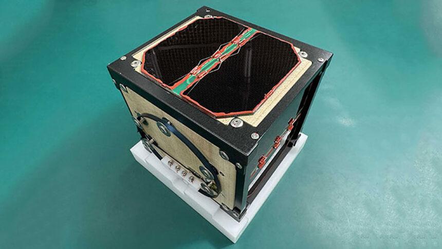 日本民間開發的首枚木造衞星。(網上圖片)